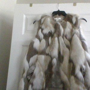 H&M Faux Fur Vest size m, in excellent condition.